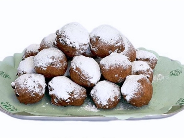 10 Oliebollen Gevuld met Appel en Rozijn